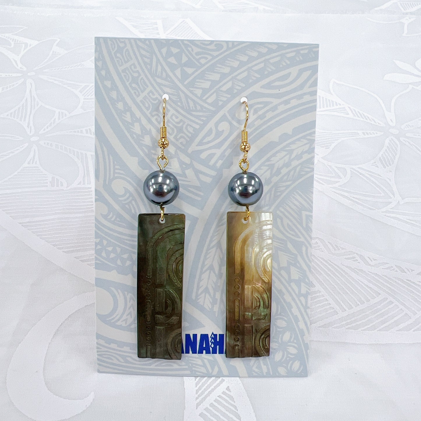 Shell earrings with pearls