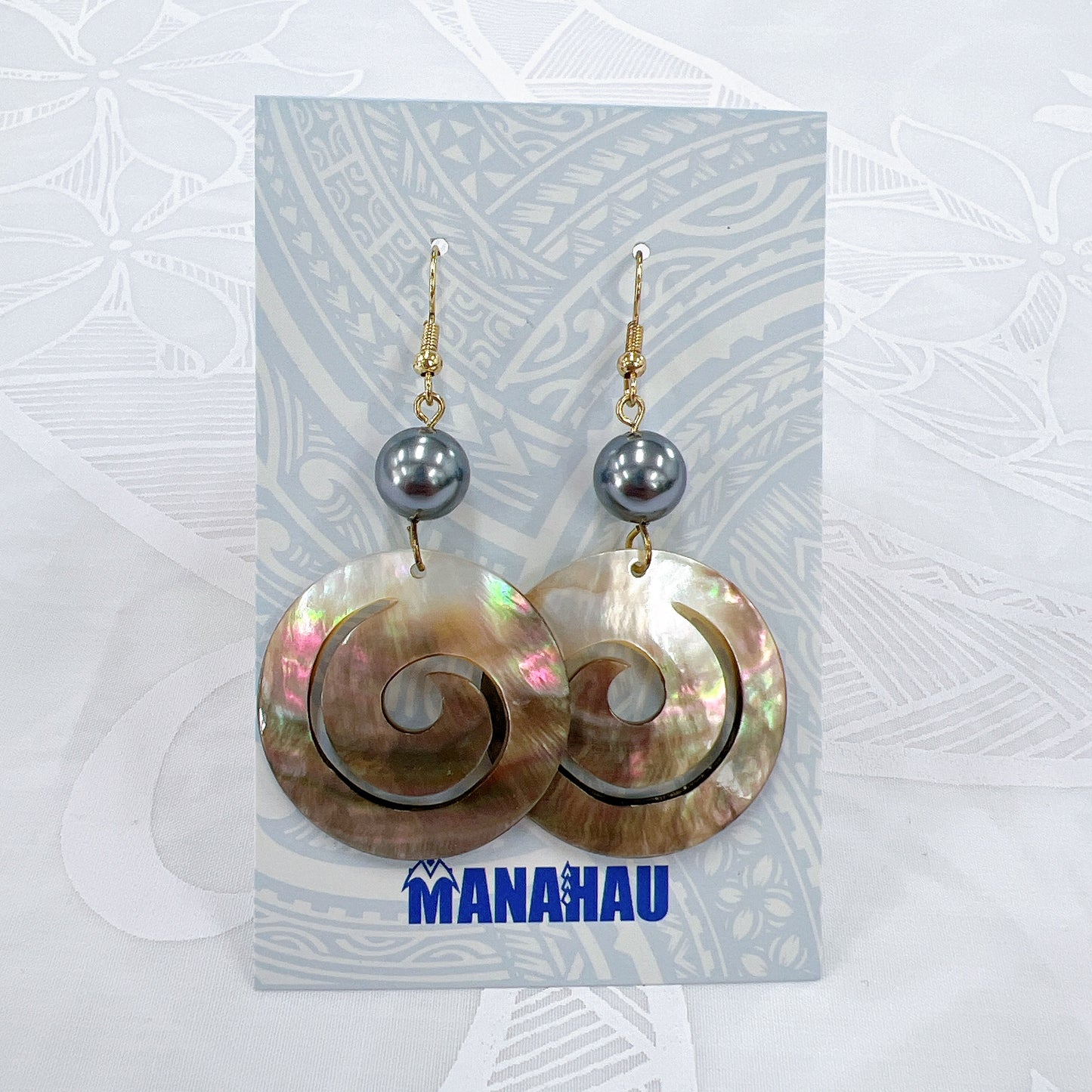 Shell earrings with pearls