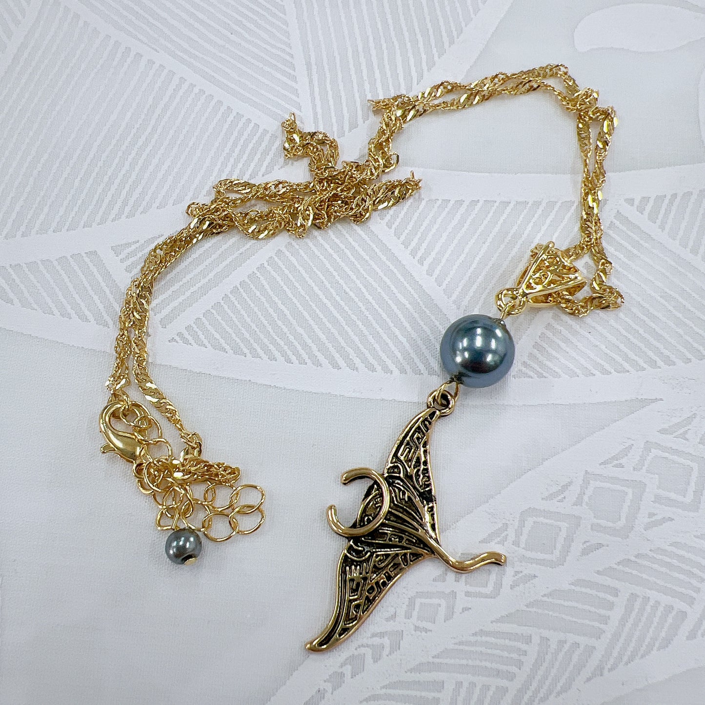 Necklace with pearls