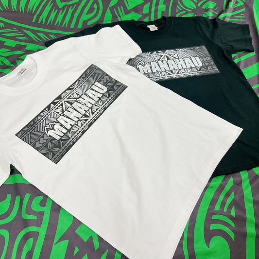 MANAHAU Pua Block Logo Tシャツ