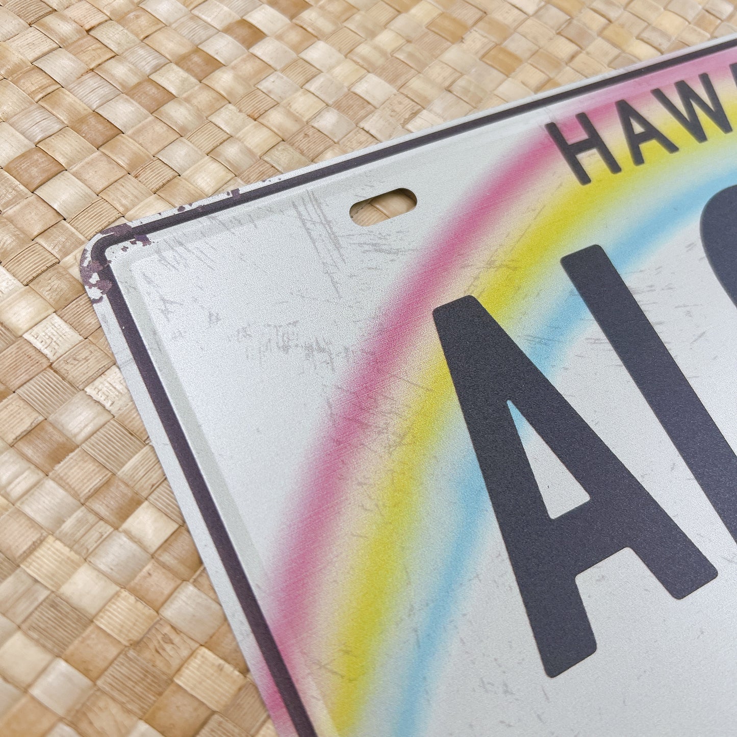 Tin-style Hawaiian license plate -ALOHA STATE-